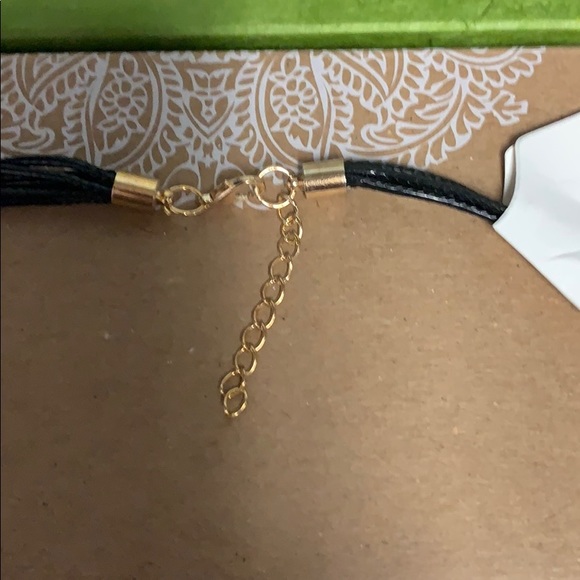 Feather Design Necklace - Picture 3 of 4